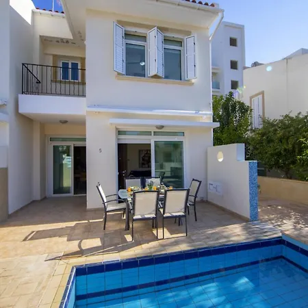 You And Your Family Will Love This 5 Star With Private Pool Near Fig Tree Bay, 1430 Βίλα Πρωταράς