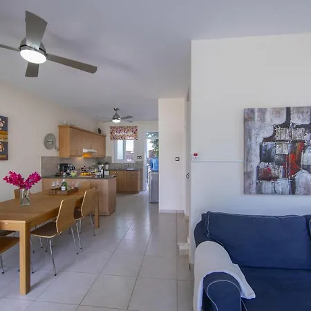 You And Your Family Will Love This 5 Star With Private Pool Near Fig Tree Bay, 1430 Πρωταράς
