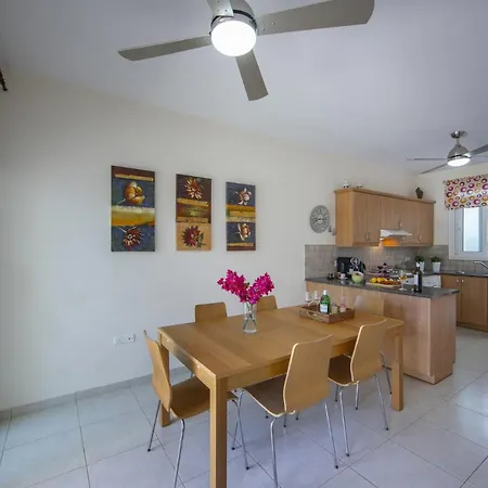 You And Your Family Will Love This 5 Star With Private Pool Near Fig Tree Bay, 1430 * Πρωταράς