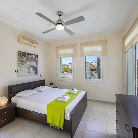You And Your Family Will Love This 5 Star With Private Pool Near Fig Tree Bay, 1430 *