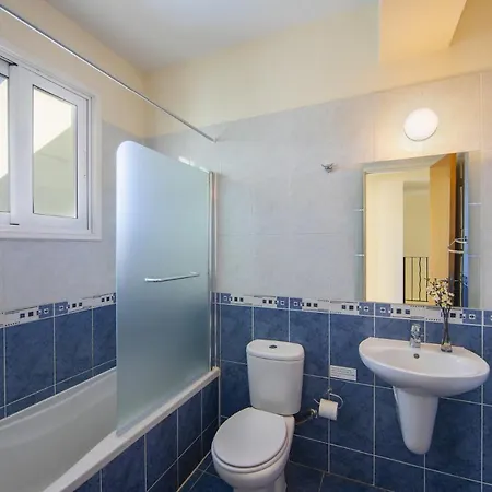 You And Your Family Will Love This 5 Star With Private Pool Near Fig Tree Bay, 1430 Βίλα