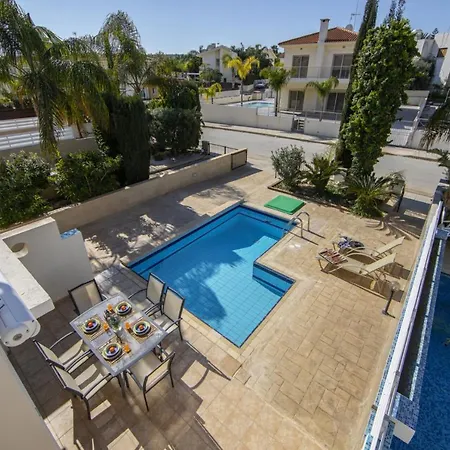 You And Your Family Will Love This 5 Star With Private Pool Near Fig Tree Bay, 1430 Βίλα
