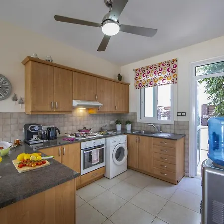 Βίλα You And Your Family Will Love This 5 Star With Private Pool Near Fig Tree Bay, 1430 Πρωταράς