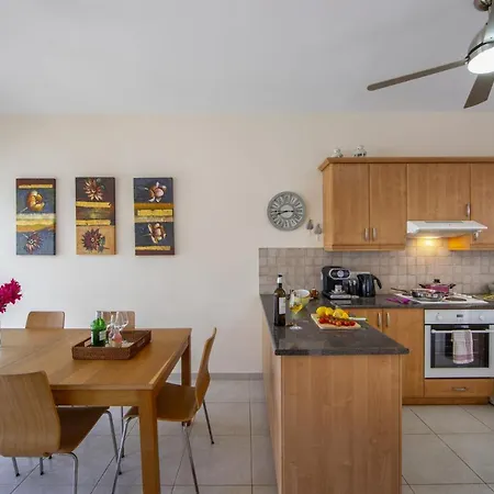 Βίλα You And Your Family Will Love This 5 Star With Private Pool Near Fig Tree Bay, 1430